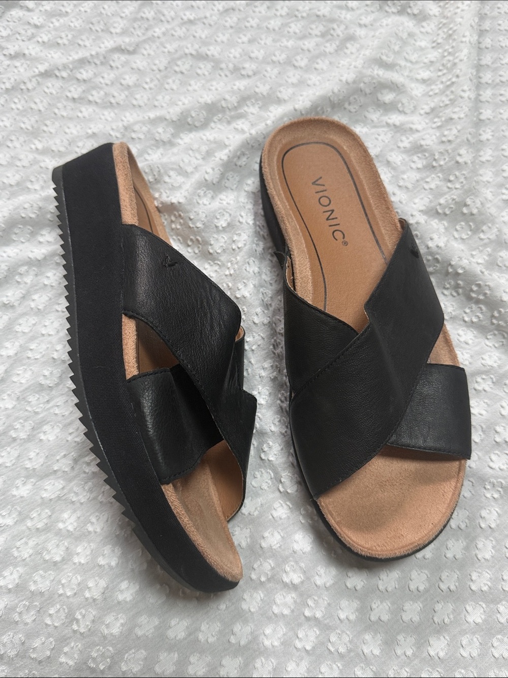 Vionic Black Hayden Platform Sandals - size 8